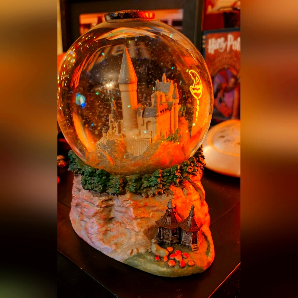 Hogwarts Castle Snow Globe *SOLD FB*